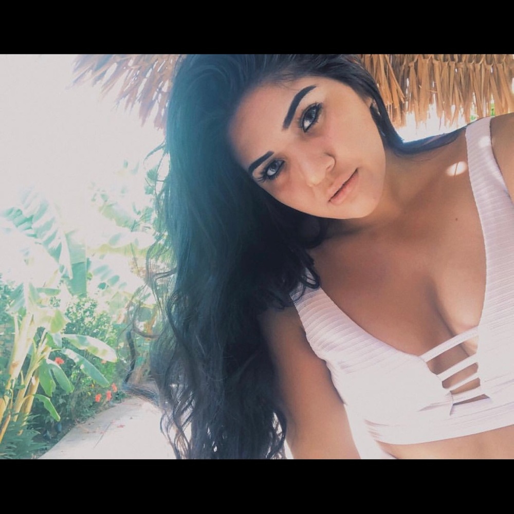 Meet your Posher, Yesenia